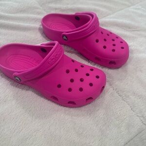 CROCS Vibrant Pink Clogs - Pink Crush